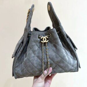 Classic CHANEL Bag: A Stylish and Versatile Choice for Elegance